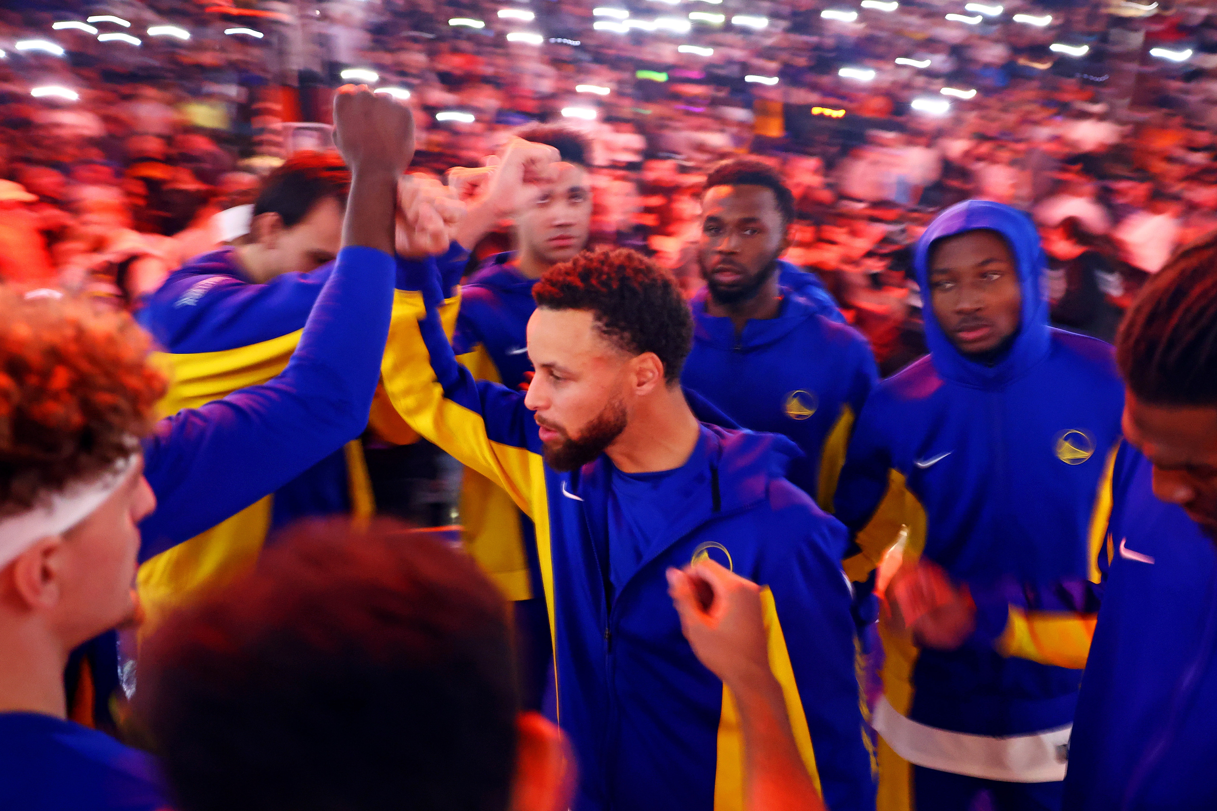 乐鱼体育登录入口-Slater：勇士或补充1-2名正值壮年的球员 不想阵中都是菜鸟和老将